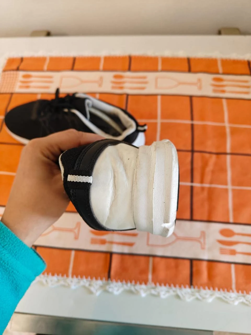 Comfortabele sneakers met een modern design – photo 4